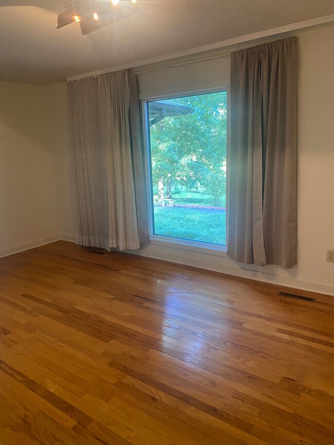 Foto del edificio - 127 Five Ponds Ln