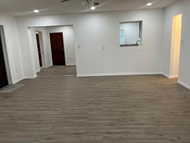 Foto del edificio - 3101 Dairy Rd