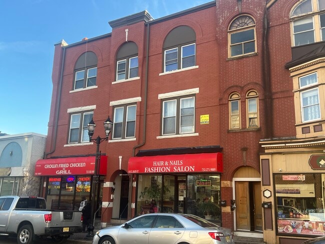 Building Photo - 416 E Main St