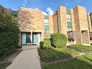 Building Photo - 1929 Songsparrow Ct