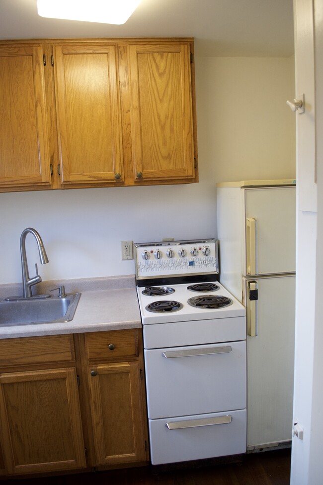 Building Photo - 708 4th St