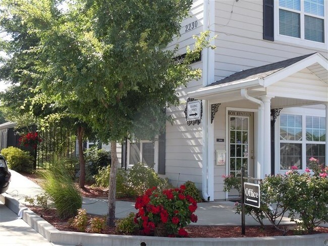 Building Photo - Sanibel Executive Suites / Extended Stay