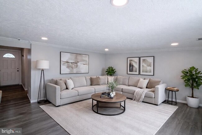 Foto del edificio - 4681 Whitely Ct