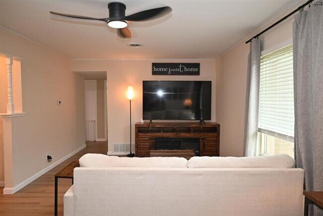 Foto del edificio - Spacious 4 Bedroom Brick Home Near Sheppard AFB with Fenced Backyard