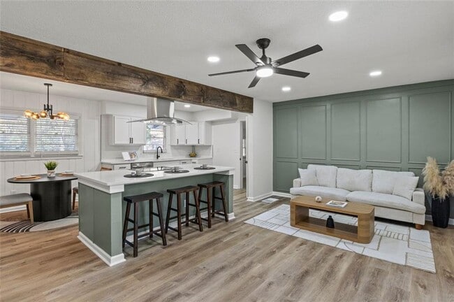 Foto del edificio - 2378 Green Forrest Dr
