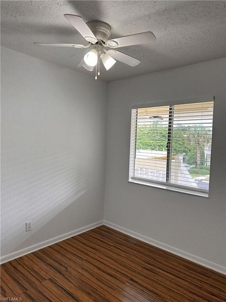 Foto del edificio - 4629 Bayshore Dr