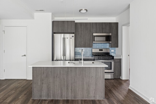 2BR, 2BA - 1,000SF - Kitchen - 1325 N Wells Apartments