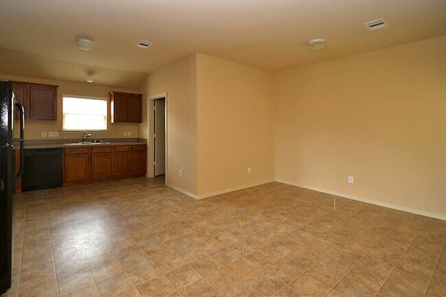 Building Photo - 7909 W Red Oak Ln