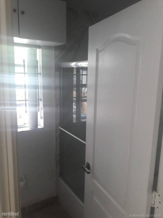 Foto del edificio - 850 NE 212th Ter