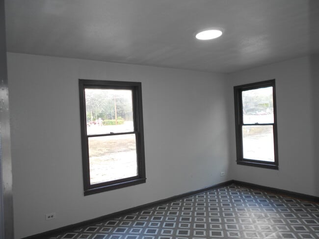Building Photo - 2255 Bandera Rd