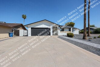 Building Photo - 1430 E Bell De Mar Dr