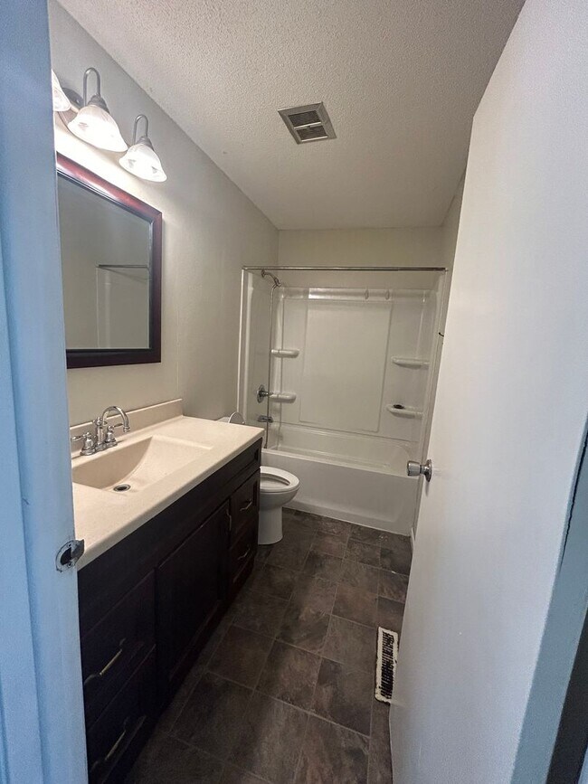 Building Photo - Available Now!!!  3 Bedroom 2 Bath house o...