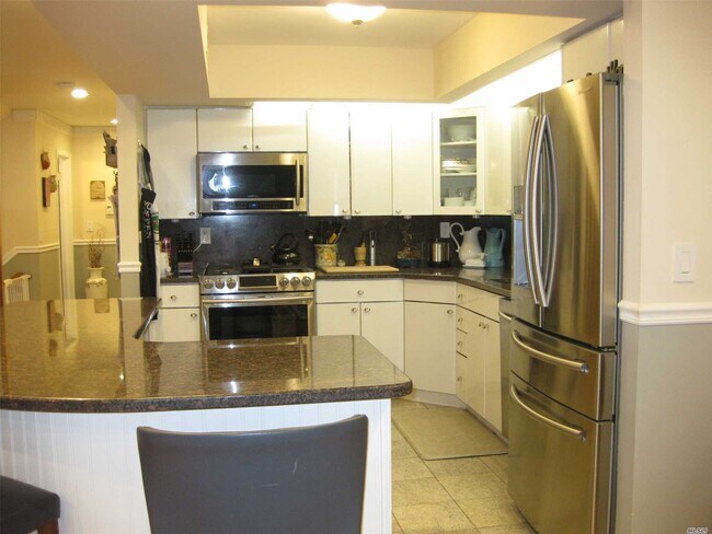 Foto del edificio - 13-14-14 Michael Ct