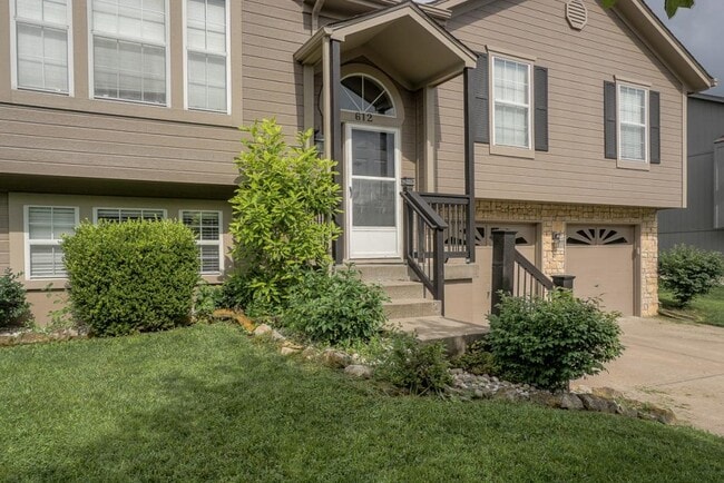 Foto del edificio - 612 NE Topaz Dr