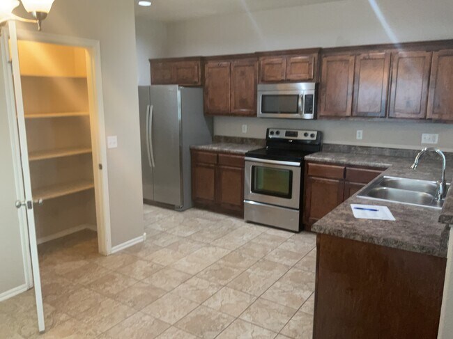 Foto del edificio - 10716 N 152nd E Ave.