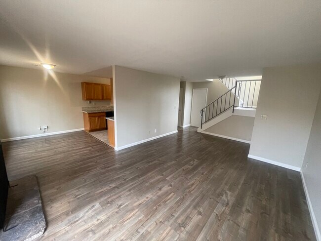 Foto del edificio - 2424 Redwood Dr