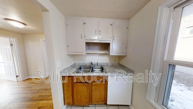 Foto del edificio - 2437 E St Vrain St