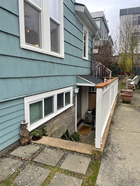 Entrance to Daylight Apartment - 6544 25th Ave NW