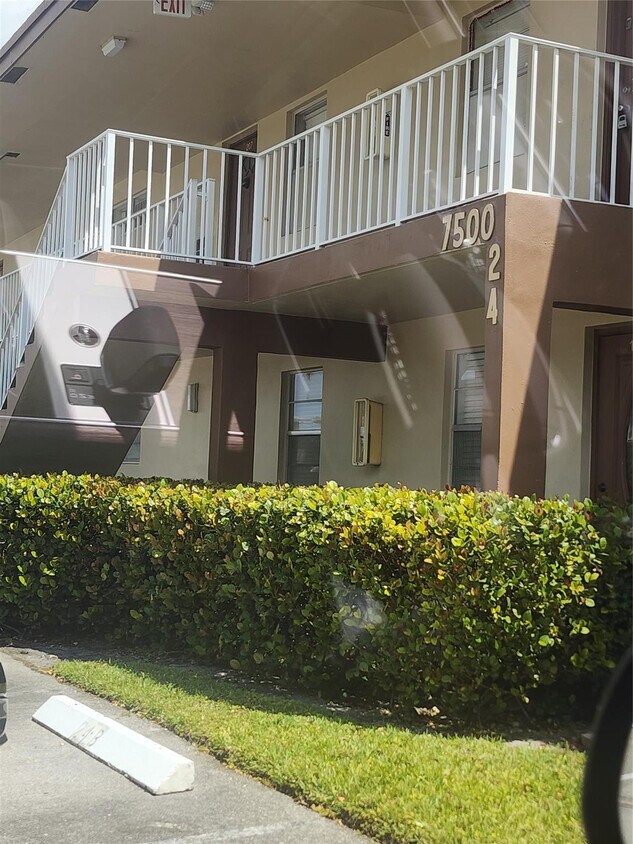 Foto principal - 7500 NW 4th Pl