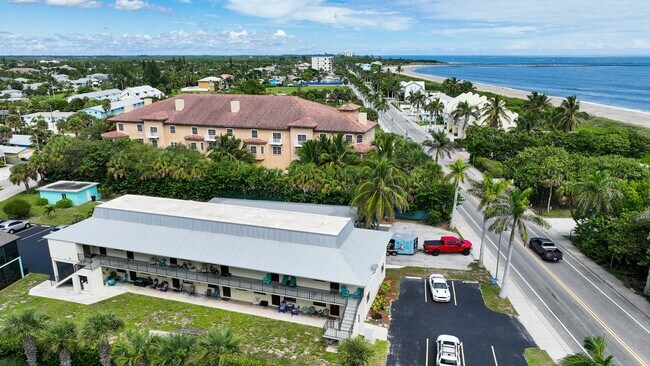 Building Photo - 1 BEDROOM, 1 BATH FULLY FURNISHED CONDO 1 ...