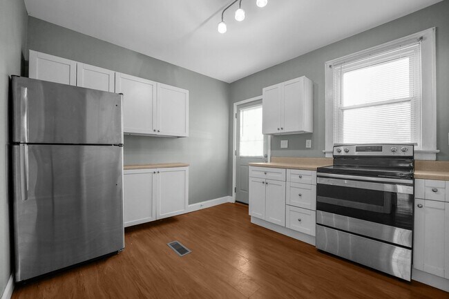 Foto del edificio - 234-236 E Hudson St