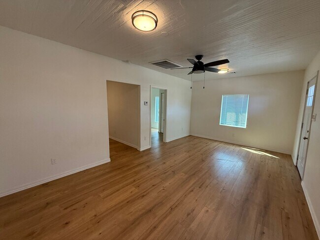 Foto del edificio - Remodeled 2 Bedroom w/ Utilities Included!