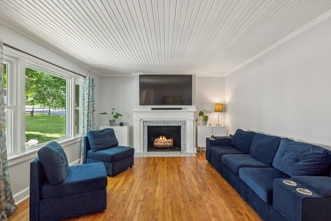 Building Photo - 1338 Ardee Ave
