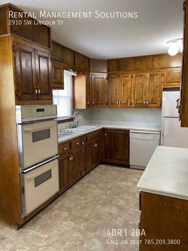 Building Photo - 2910 SW Lincoln St- 4 BED/2 BATH