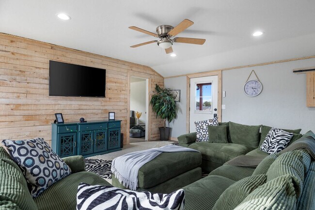 Foto del edificio - 7625 N Williamson Valley Rd