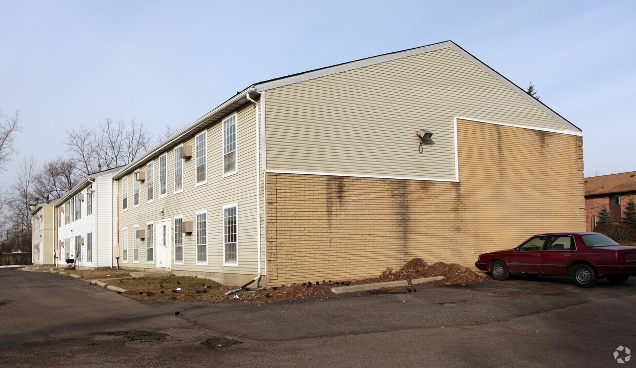 Lovington Village Apartments in Troy, MI