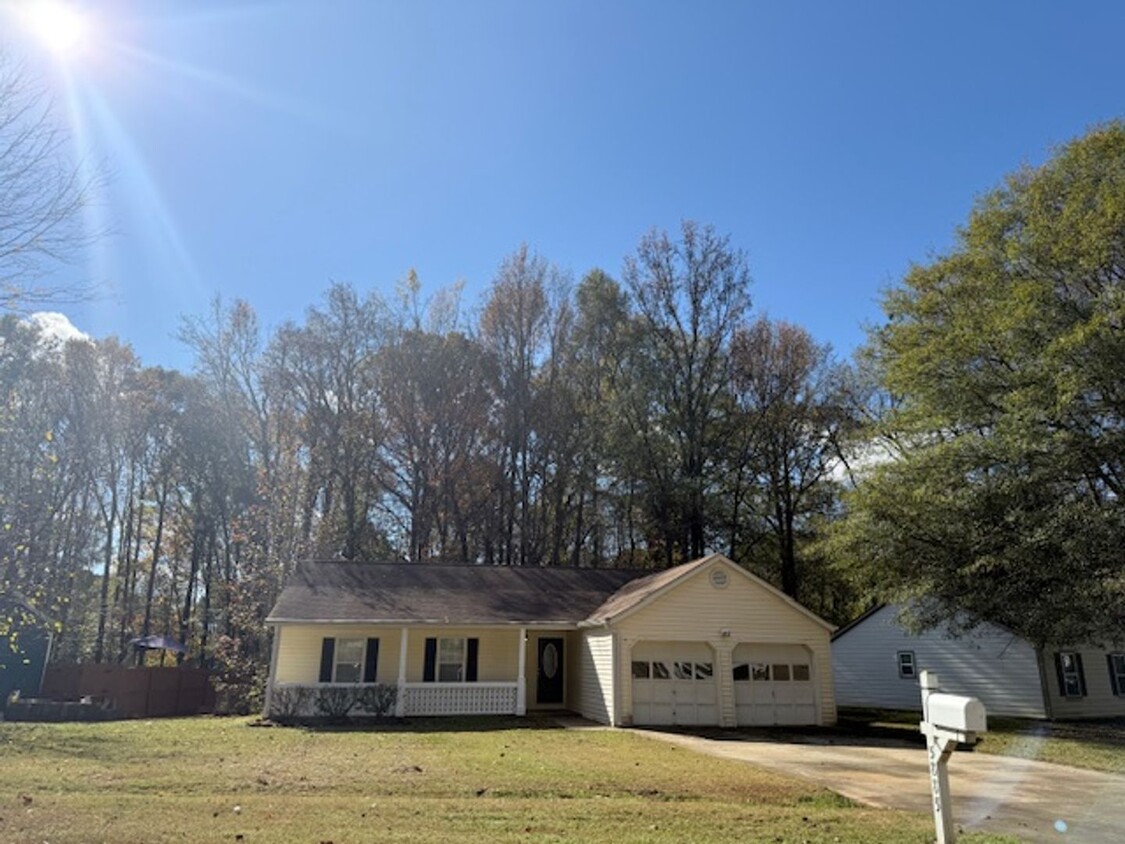 Primary Photo - Lovely 3 BR / 2 Bath with Sunroom!