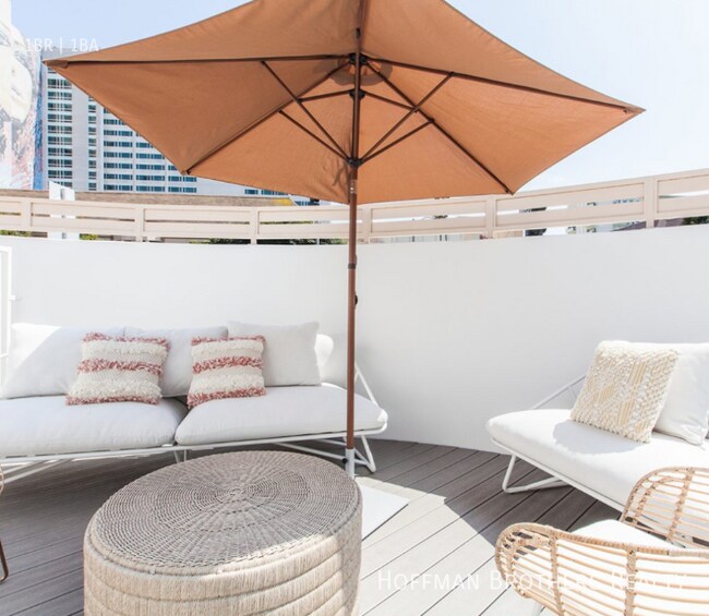 Foto del edificio - 6873 Franklin Ave