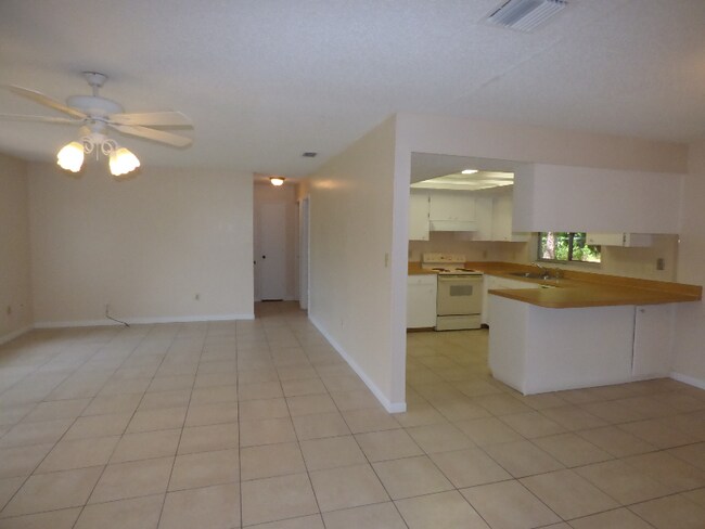 Building Photo - 795 Sweetbrier Dr