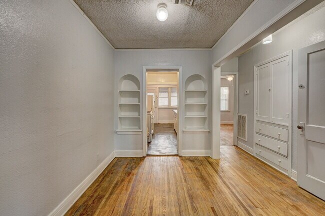 Foto del edificio - Beautiful half duplex available September in the Pearl District!