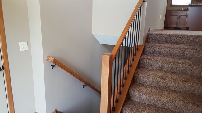 Building Photo - 3984 Stone Point Dr NE