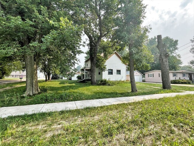 Foto del edificio - 451 N Juniper- 5 bedroom house in BRIDGEWATER
