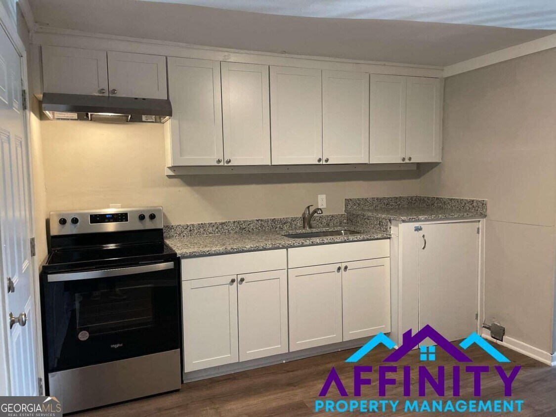 102 Madrid St, Warner Robins, GA 31093 Room for Rent in Warner Robins, GA