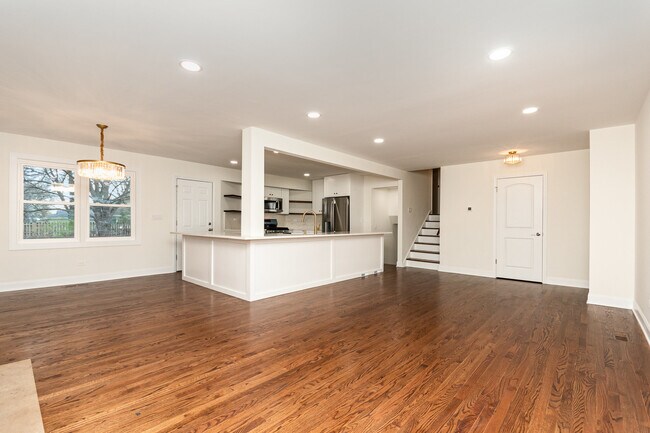 Building Photo - 116 Waxwing Ave