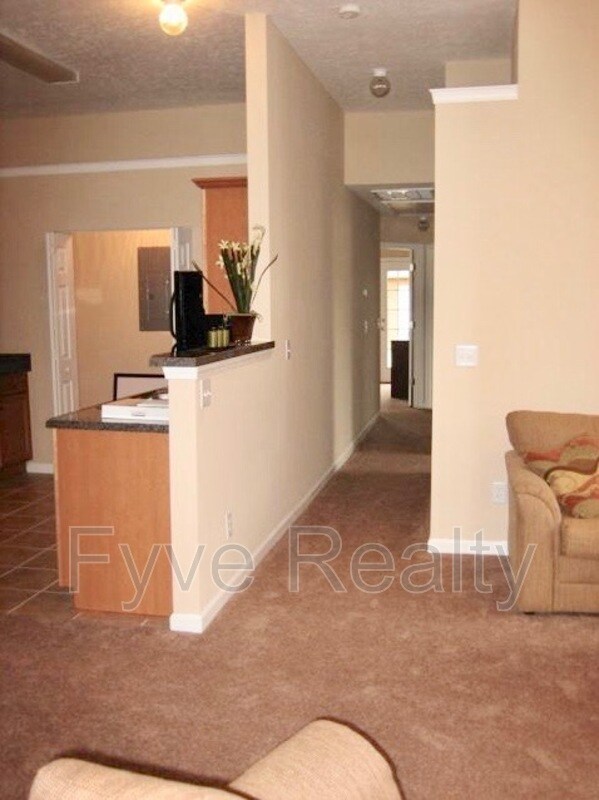 Building Photo - 553 Rose Cottage Cir