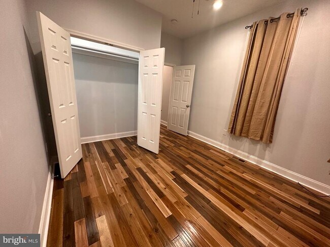 Foto del edificio - 120 N Stockton St