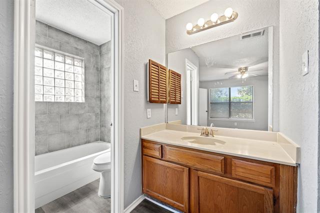 Building Photo - 3017 Hilltop Dr
