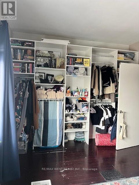 Building Photo - 247 Lansdowne Ave