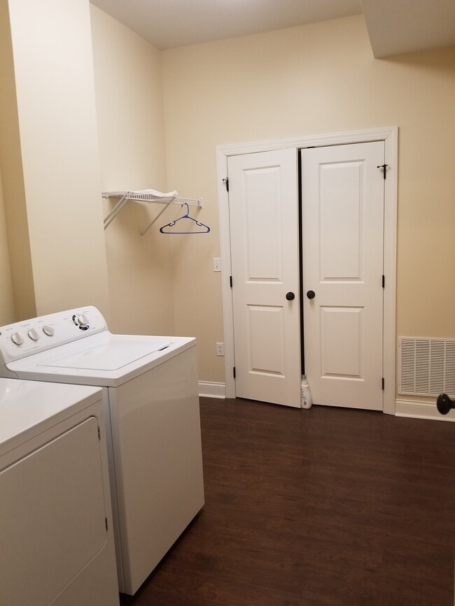 Building Photo - 506 Treyson Ln