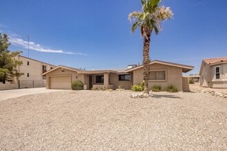Building Photo - 1801 Walnut Dr