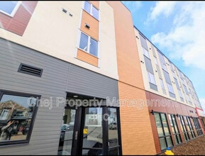 Building Photo - 10882 98 St NW