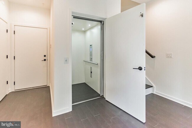 Foto del edificio - 3111 Parkview Walk