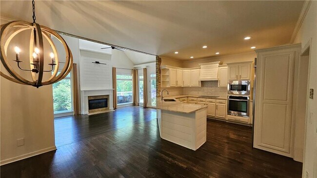 Building Photo - 5630 Sandown Way