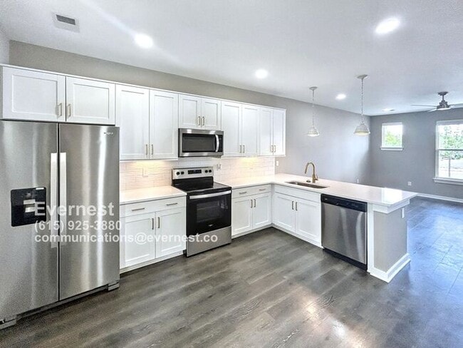 Foto del edificio - Lovely 3-Bedroom Townhome in a Convenient ...