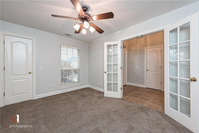 Building Photo - Spacious 4BR Home in Rogers!!!!