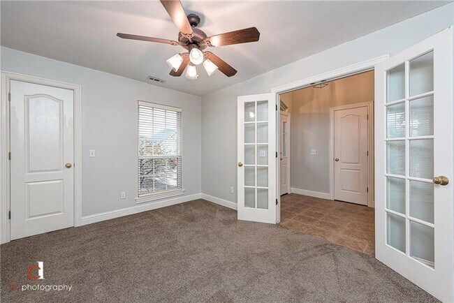 Foto del edificio - Spacious 4BR Home in Rogers!!!!